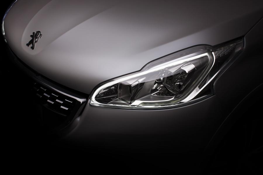  Peugeot 208 GTi 2012 года  (фото 15 из 32)